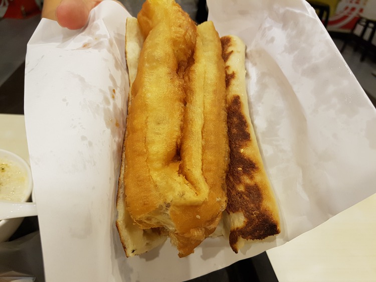 厚餅夾油條（台湾風厚焼きパン+揚げパン）
