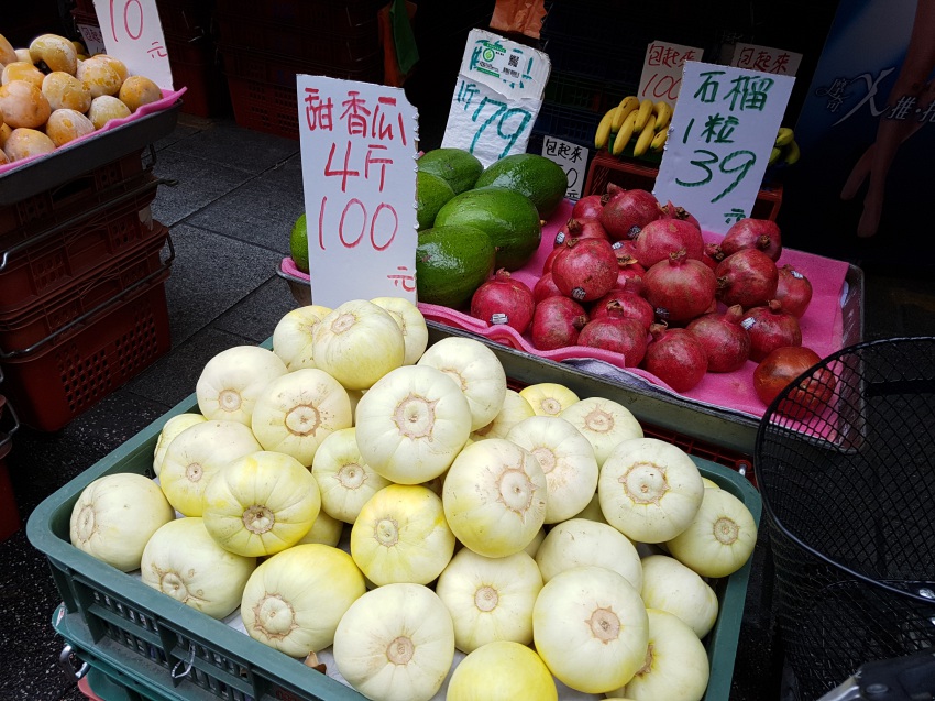 甜香瓜 4斤　100元